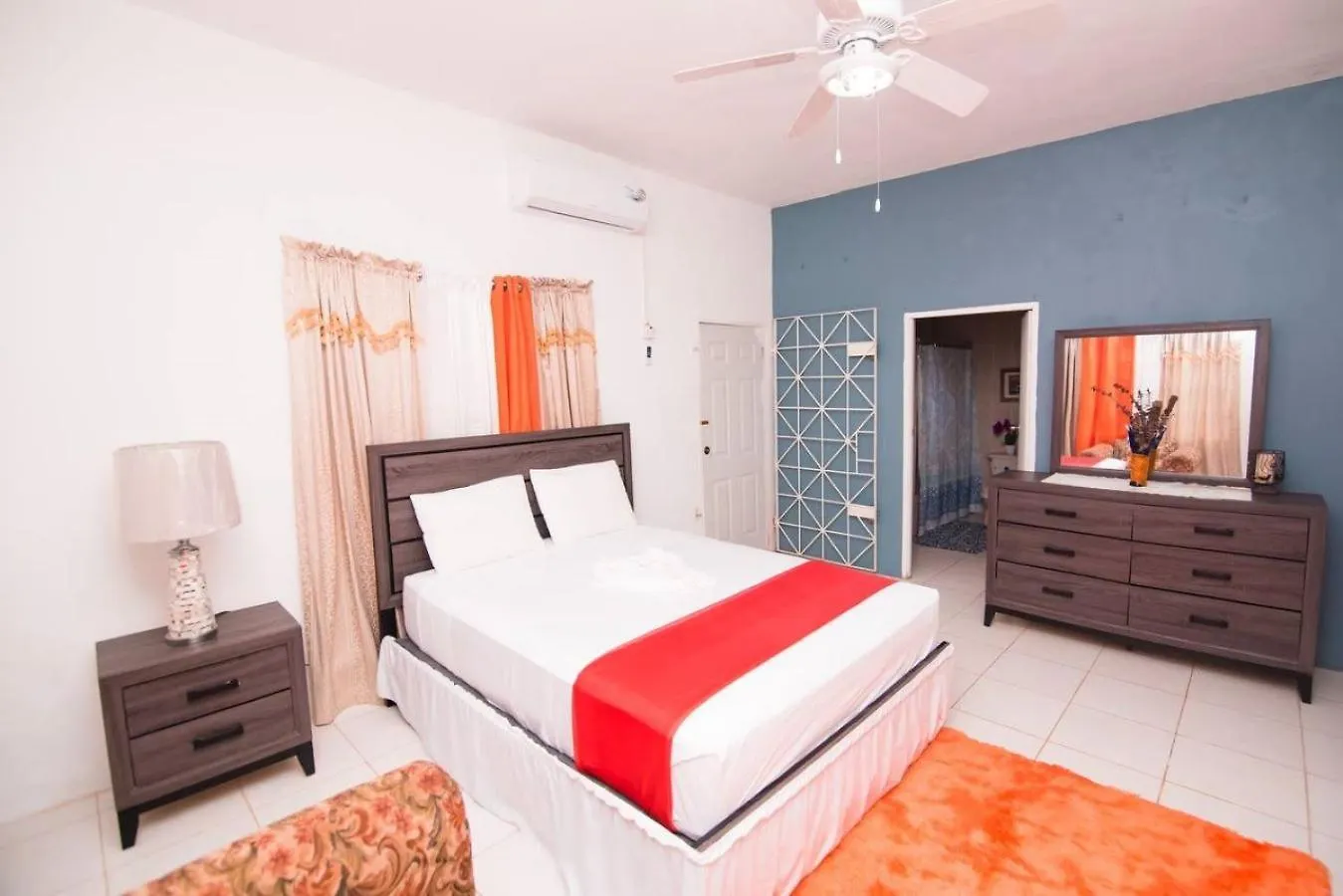 Bed & Breakfast Suzette Guesthouse Accommodations Saint Maryʼs