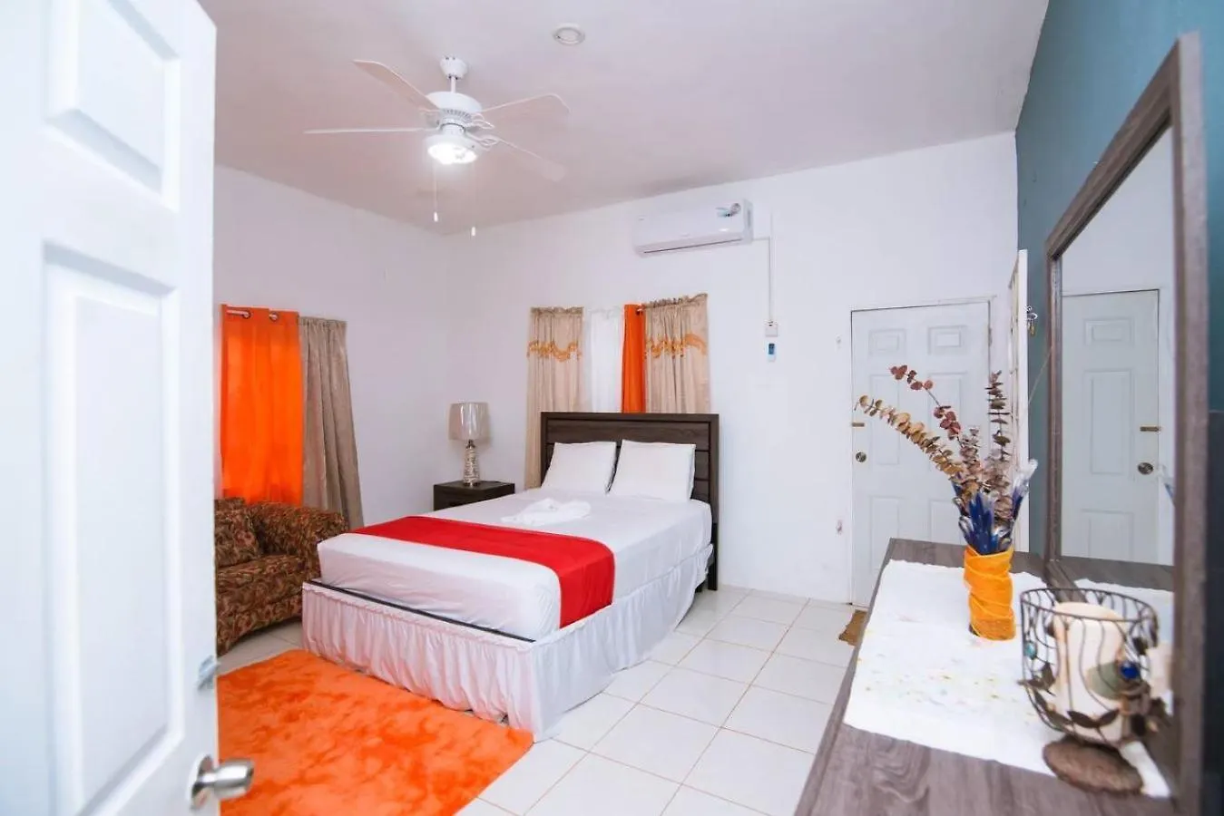 Suzette Guesthouse Accommodations Saint Maryʼs